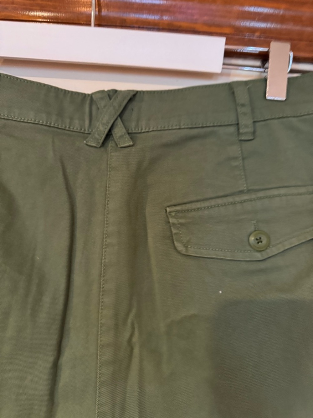 Women’s Olive Green pleated chino shorts - Picture 3 of 4